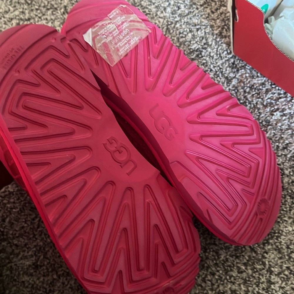 uggs - Picture 4 of 4
